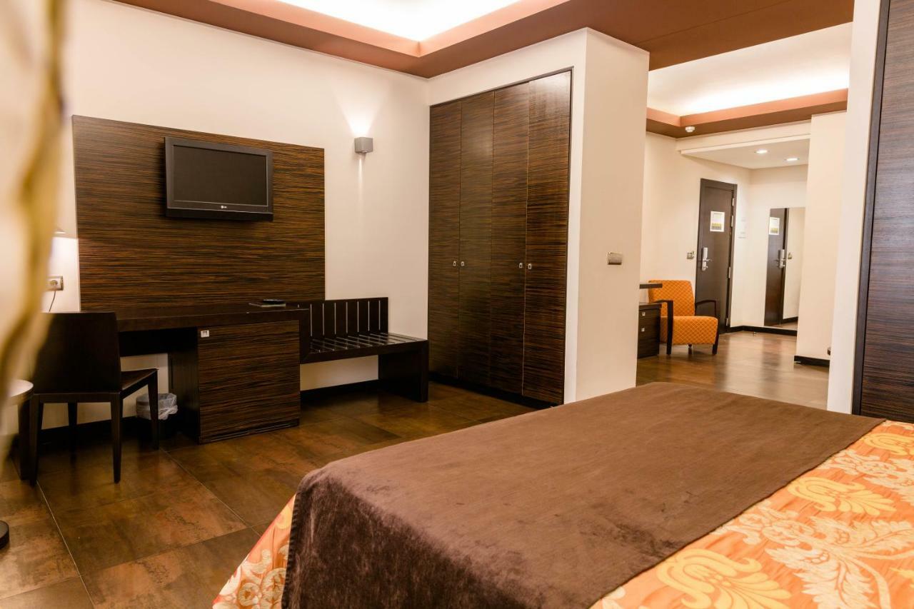 Hospedium Hotel Los Periquitos Fortuna Extérieur photo